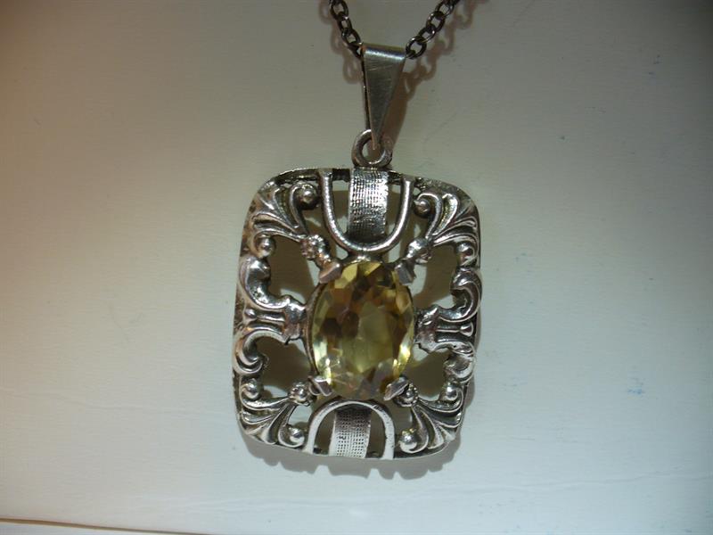 Stříbrný náhrdelník s citrínem