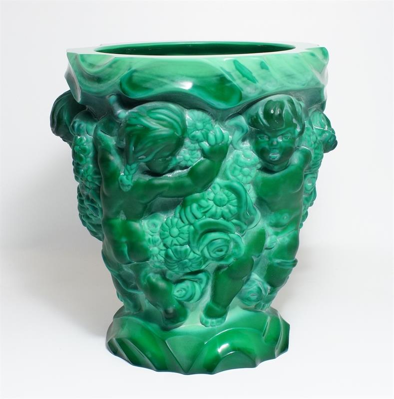 ART-DECO váza Putti s girlandami Jade sklo - kolekce INGRID