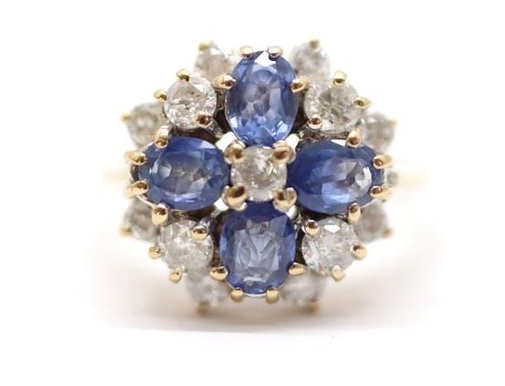 Zlatý prsten s diamanty a safíry