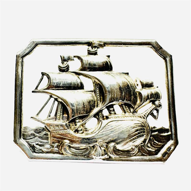 Velká stříbrná prvorepubliková brož