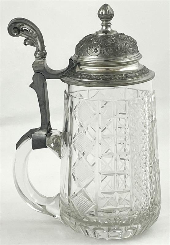 Skleněný broušený korbel s monogramem