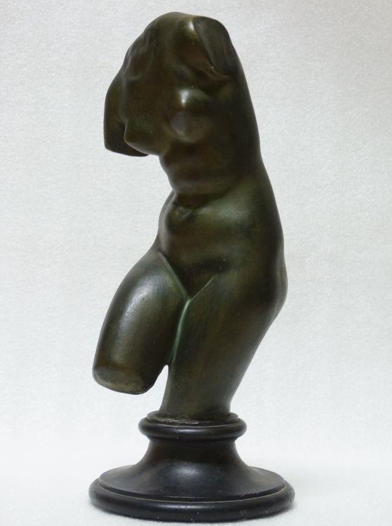 Velké dívčí torso, autorská plastika sign. ROLENS