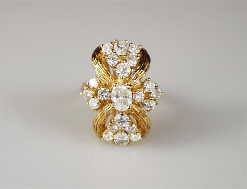 Zlatý prsten s diamanty