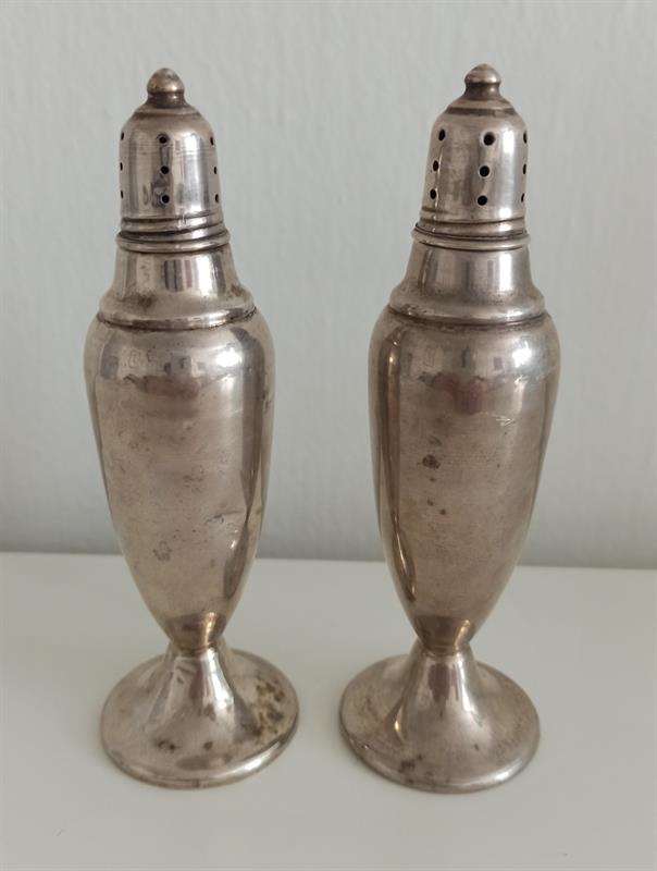 Dvě stříbrné slánky