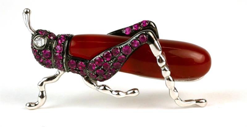 Zlatá brož ve tvaru luční kobylky