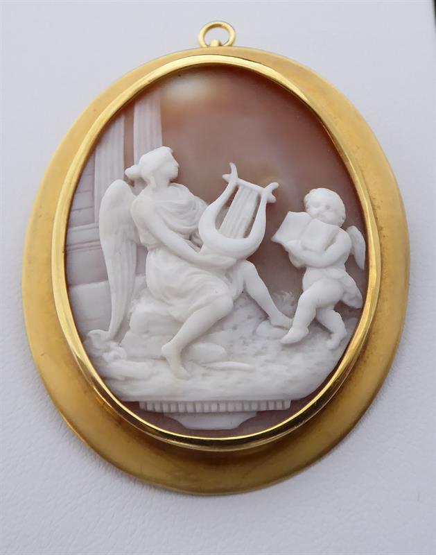 Zlatá brož a závěs, s velkou kamejí