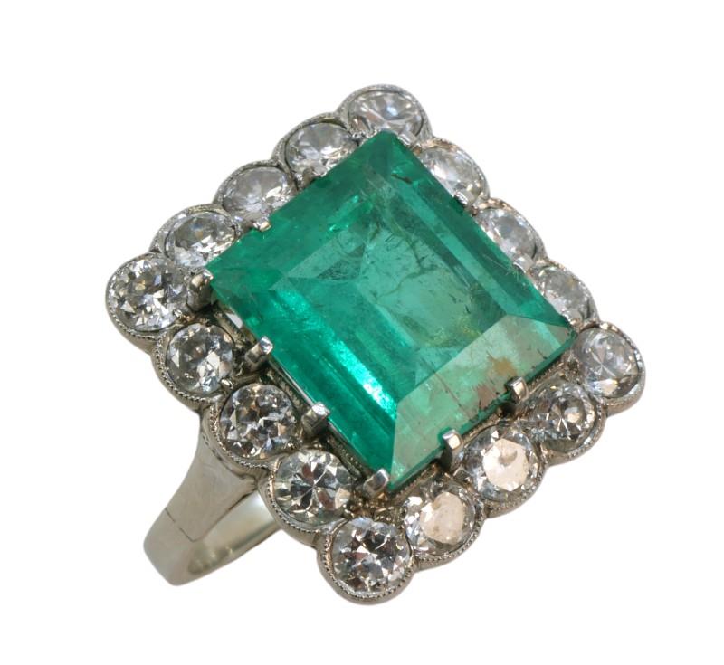 Zlatý prsten se smaragdem a brilianty