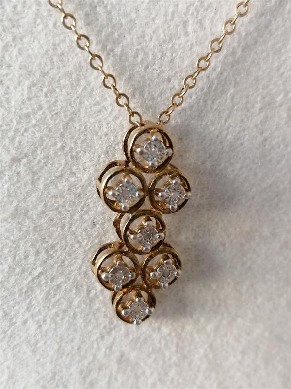 Stříbrný náhrdelník s přívěskem s diamantíky