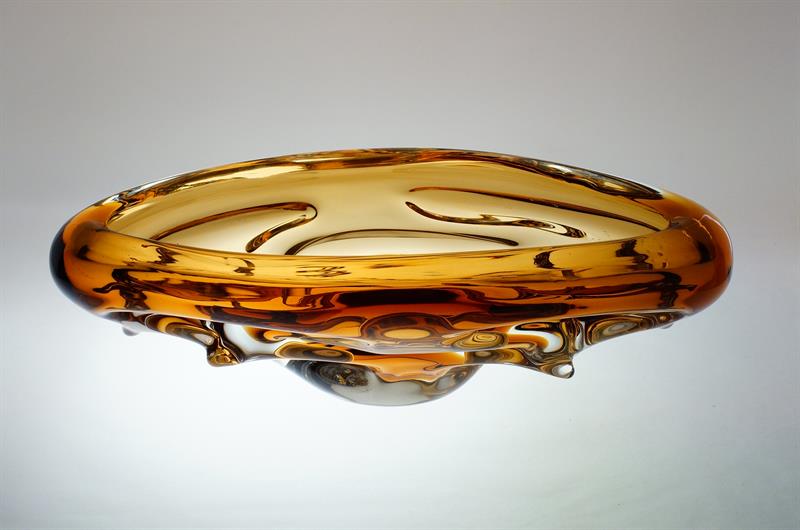 Hutní mísa - masivní ambrové sklo Jan BERÁNEK, Škrdlovice