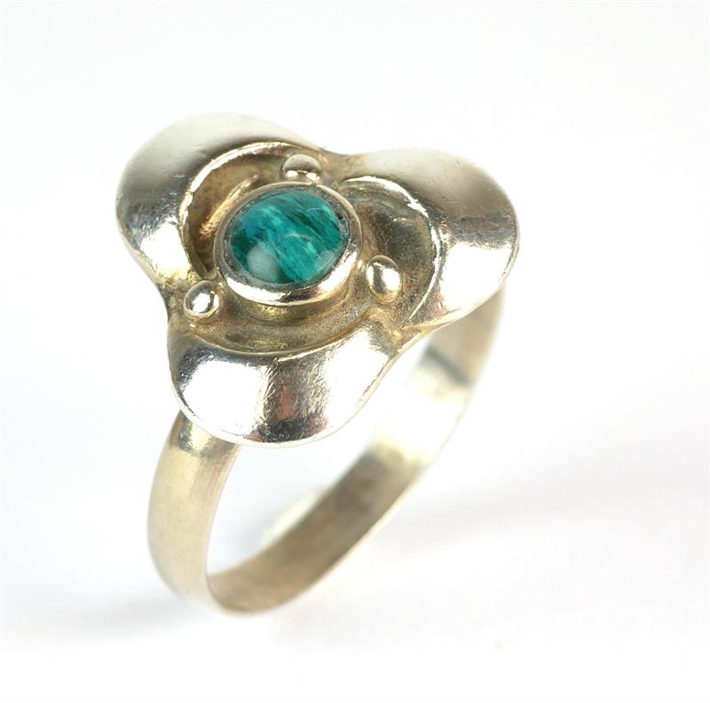 Stříbrný prsten s malachitem