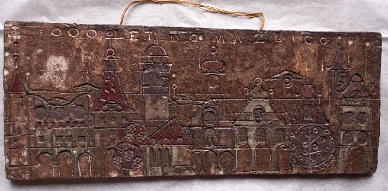 Plaketa 1000 let Domažlic, Chodovia Klenčí, styl Brusel