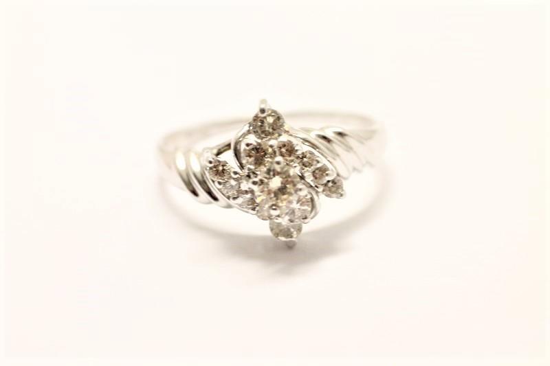 Zlatý prsten s diamanty