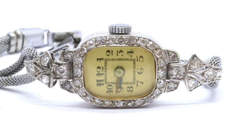 Platinové dámské hodinky s diamanty