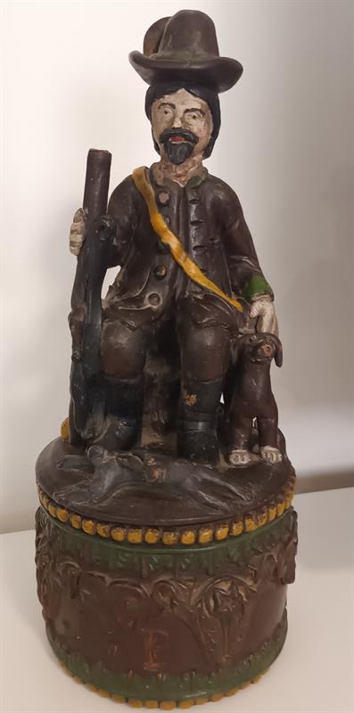 Dóza s myslivcem z r.1894!