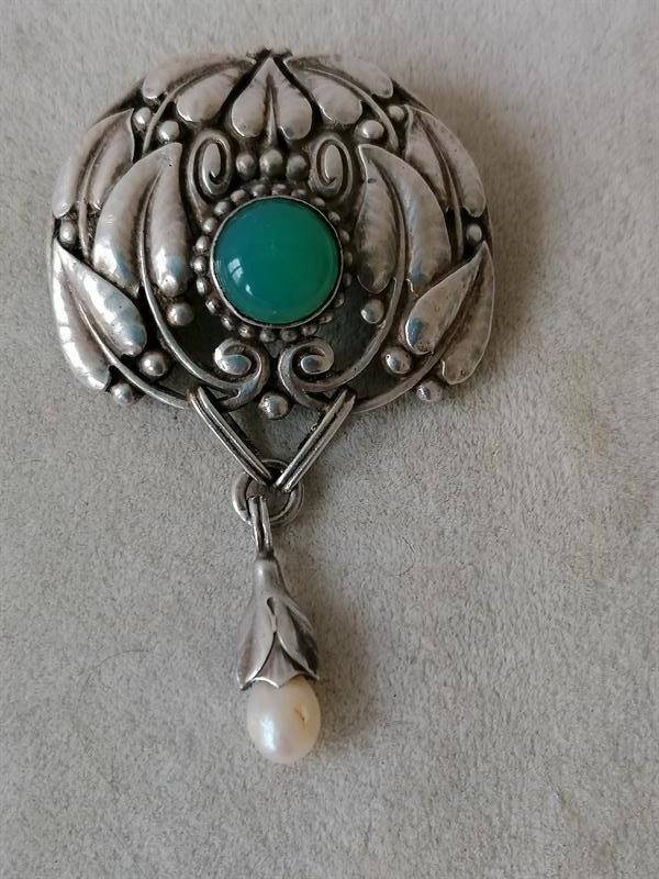 Velká secesní stříbrná brož