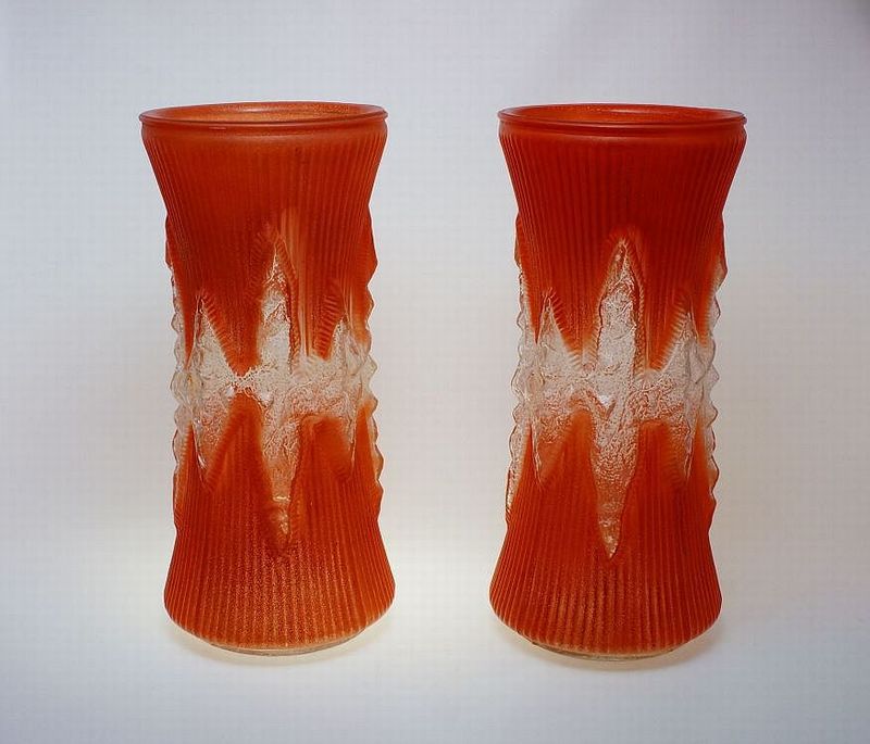 Pár výrazně barevných ART - DECO váz