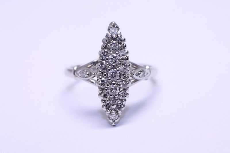 Zlatý prsten s diamanty