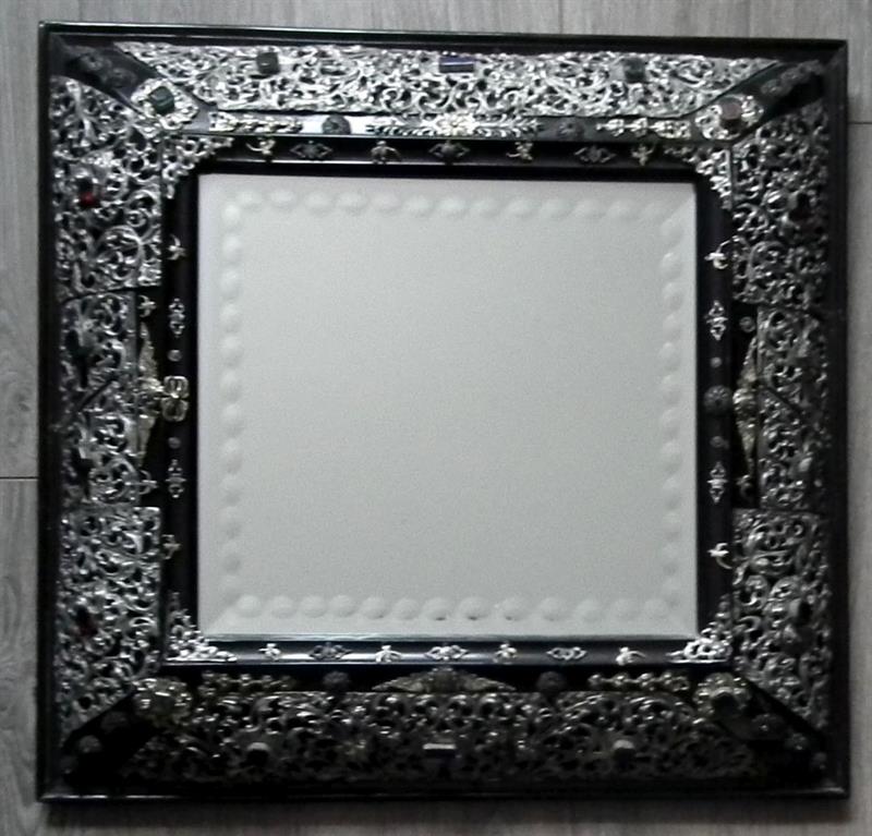 Unikátní rám se zrcadlem.