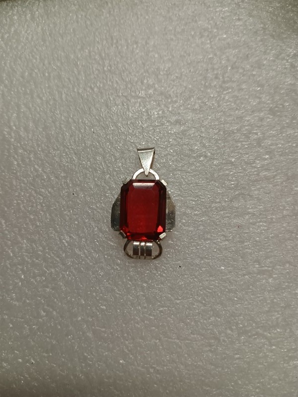 Přívěsek art deco stříbro červený kámen