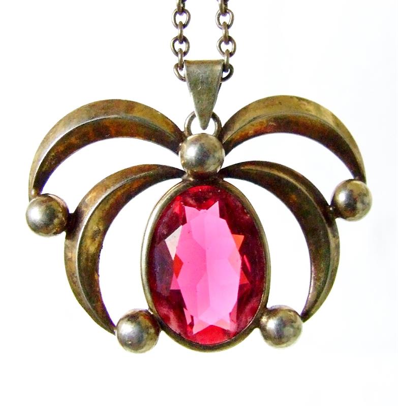 900 stříbrný náhrdelník a prsten s rubínem, punc.