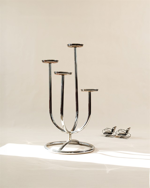 KVĚTINOVÝ ETAŽER-FUNKCIONALISMUS, BAUHAUS.