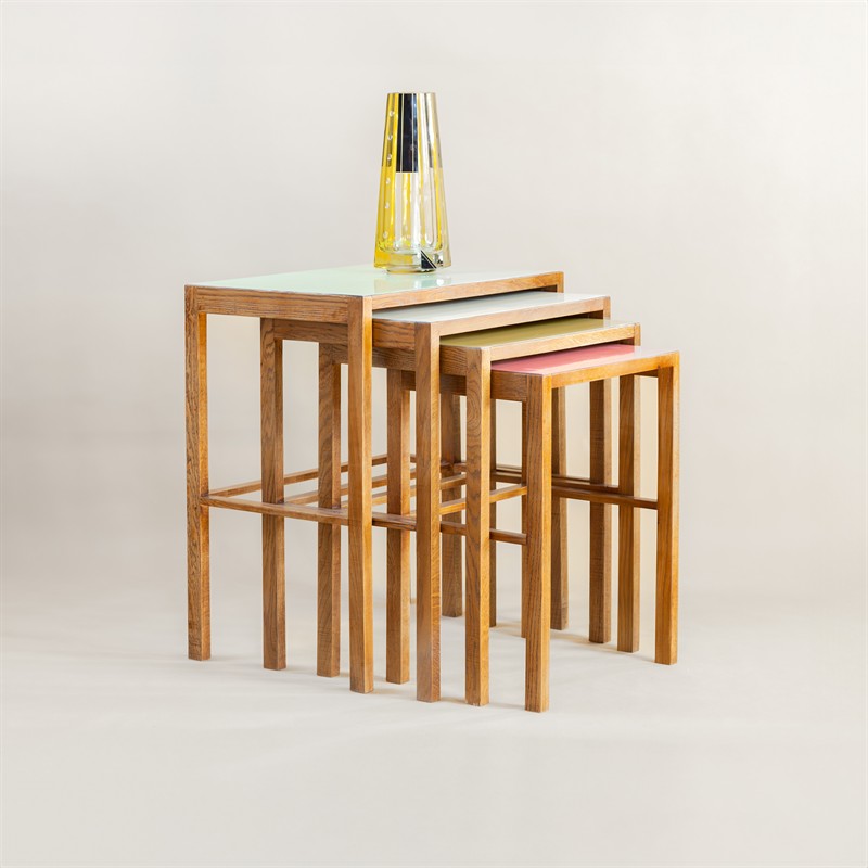 HNÍZDOVÉ STOLKY-FUNKCIONALISMUS-BAUHAUS