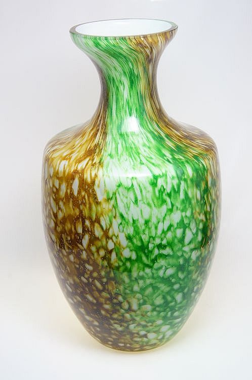 Velká secesní váza z topasového skla s chromaventurinem