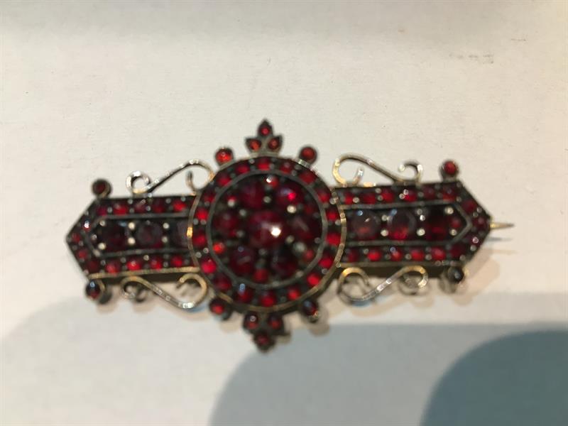 Tombaková brož s českými granáty