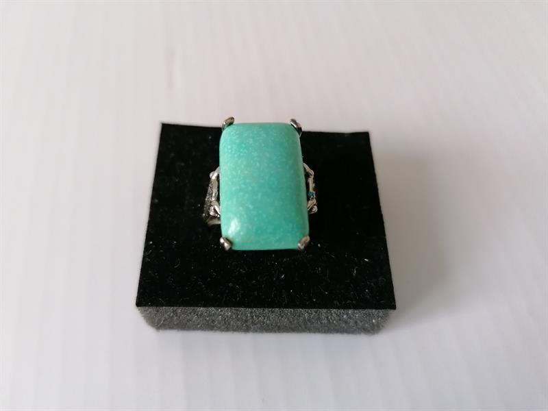 Stříbrný prsten s tyrkysovým kamenem