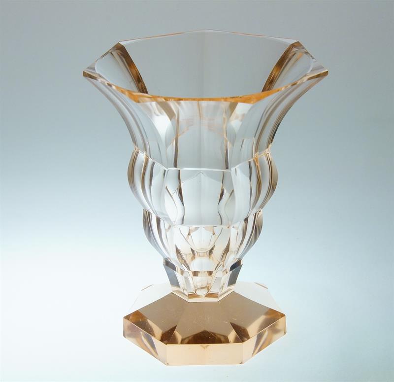 Váza ve stylu Wiener Werkstätte Josef HOFFMANN rosalin sklo