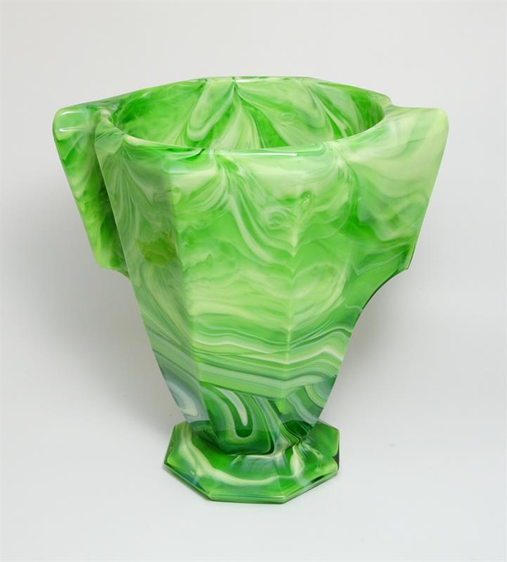 Art-Deco váza žíhané sklo imitující zelený onyx, K. STÖLZLE