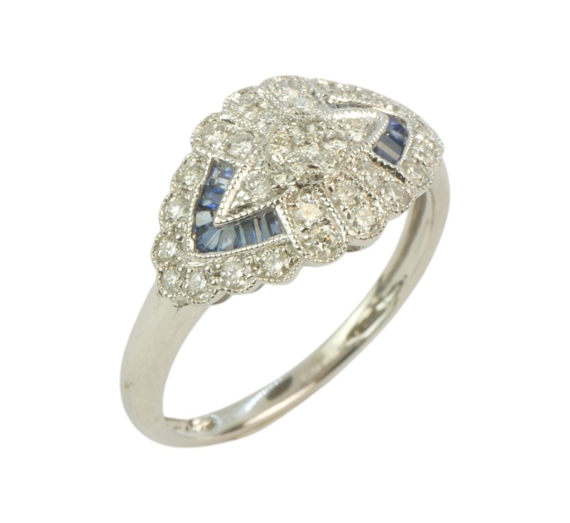 Zlatý prsten se safírem a diamanty