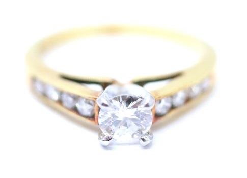 Zlatý prsten s diamanty