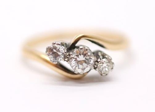 Zlatý prsten s diamanty