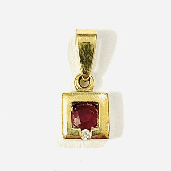 Zlatý přívěšek s diamantem a rubínem