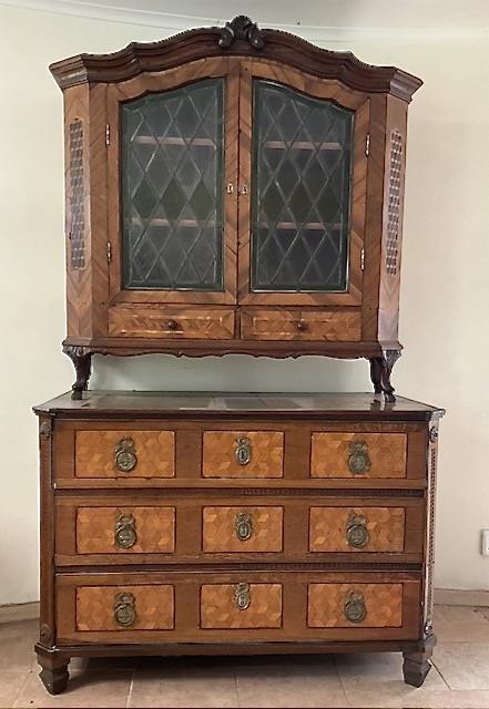 Intarzovaná komoda s nástavcem