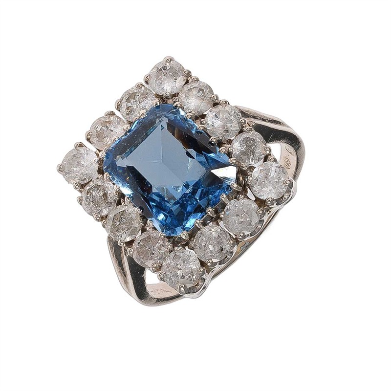 Zlatý prsten s brilianty a modrým spinelem (výjimečně bílý)