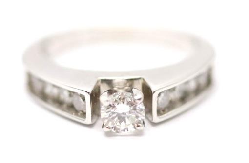 Zlatý prsten s diamanty