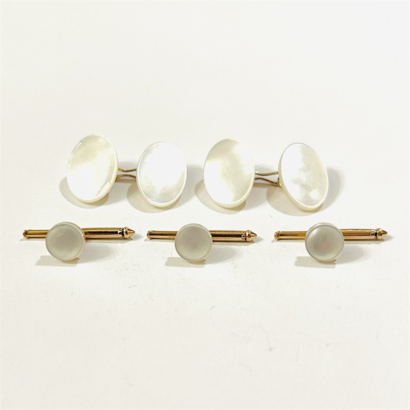 Zlaté manžetové a náprsenkové knoflíčky s perletí