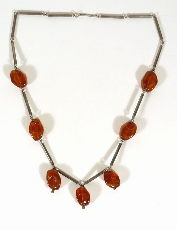 Stříbrný náhrdelník skandinávského designu