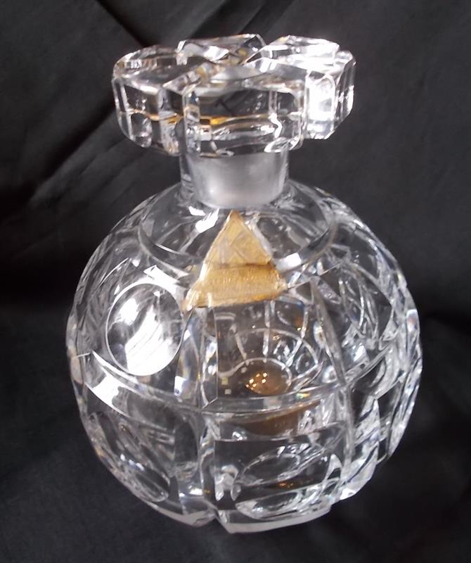 Karafa, tvar ananas, značeno K, olovnatý křišťál, art deco