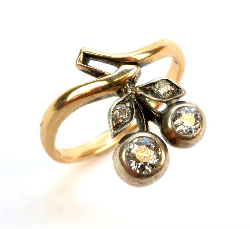 Secesní zlatý prsten s brilianty