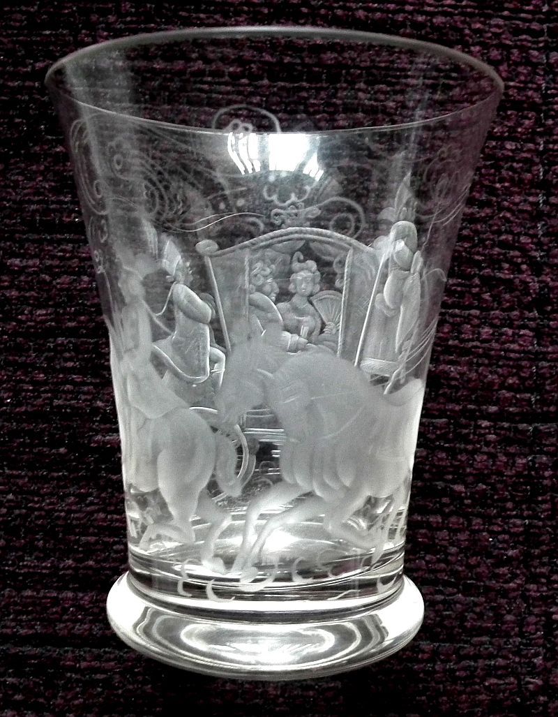 Sklenice - leptané sklo, signováno.