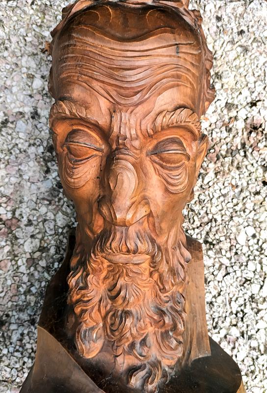 Řecký filosof - dřevěnná plastika.