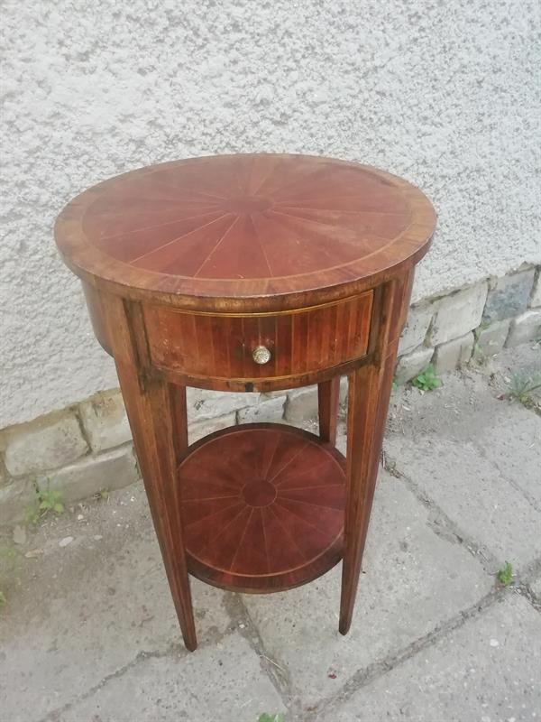 Stolek kulatý - intarzie