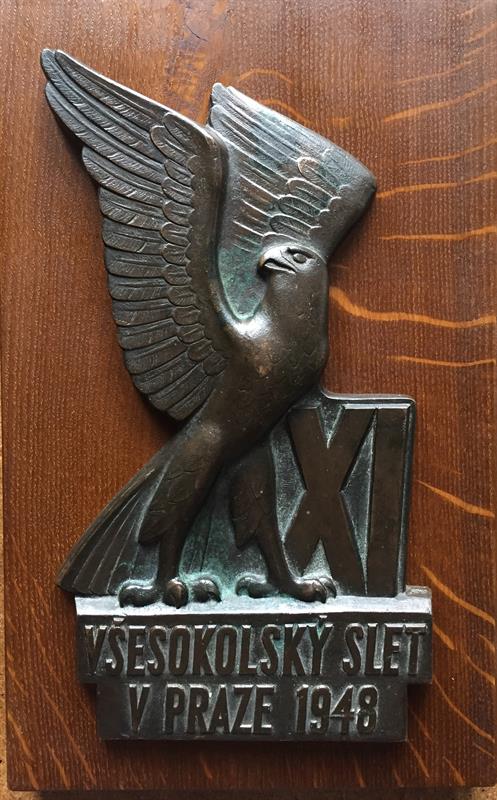 Bronzový reliéf : Všesokolský slet v Praze 1948