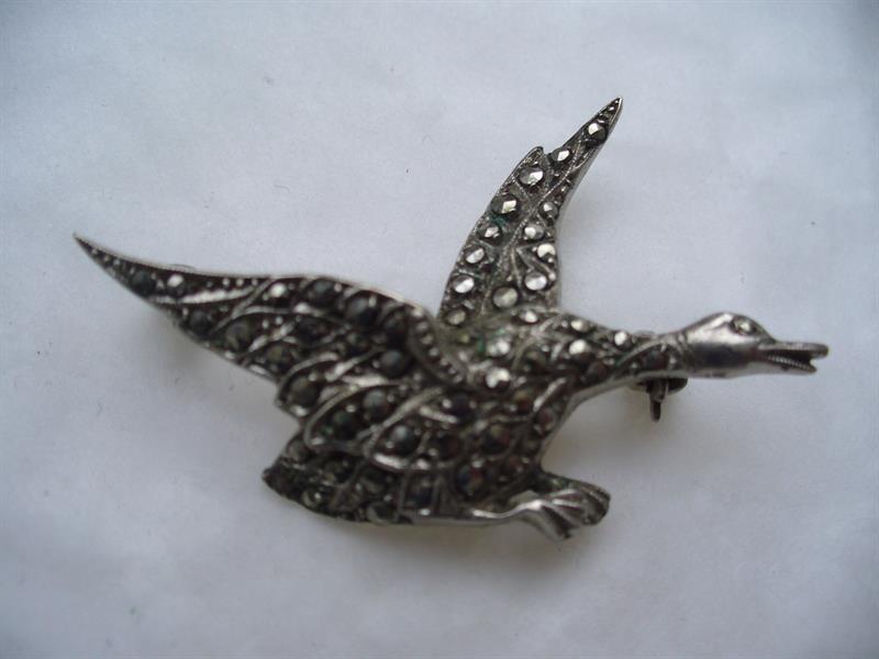 STŘÍBRNÁ  BROŽ  S  MARKAZITY