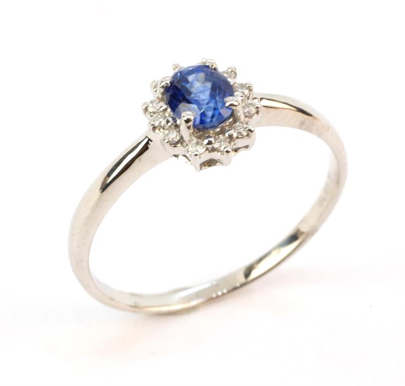 Zlatý prsten se safírem a brilianty