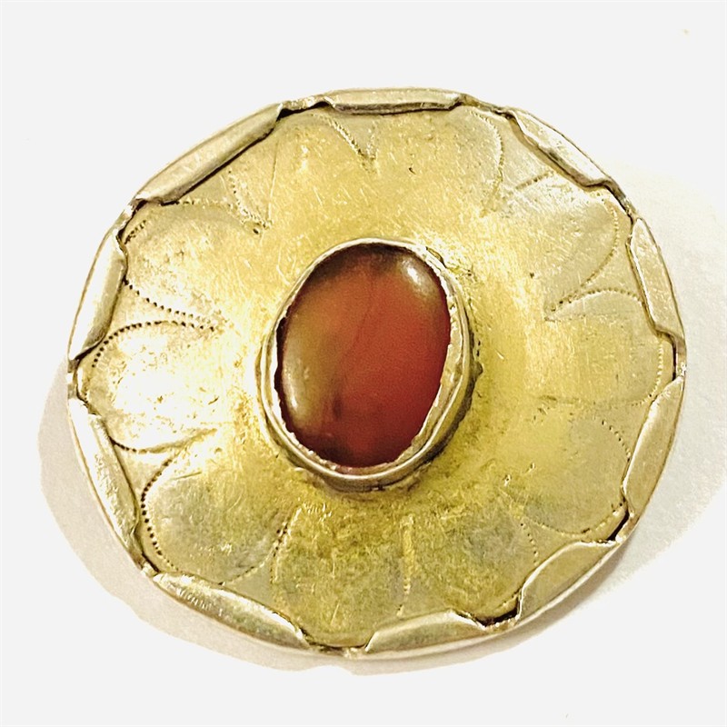 Stříbrná starožitná orientální brož s karneolem