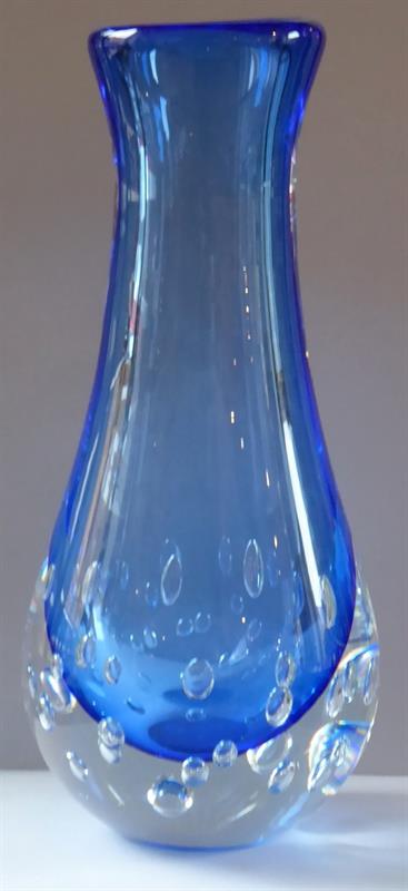 Velká křišťálová váza, modré sklo, vzduchové bublinky